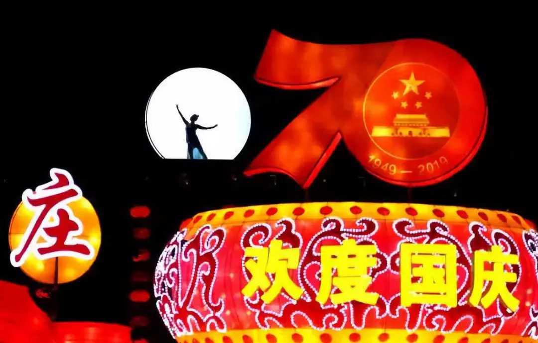 2019台儿庄古城举办以“寻梦台儿庄”为主题的花灯展（图）